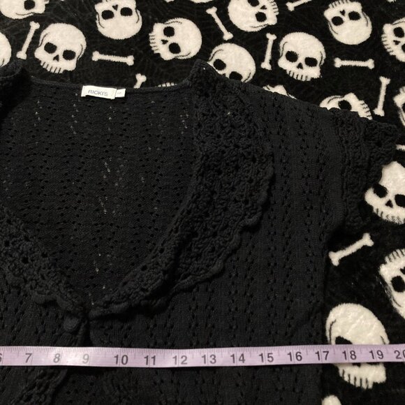 RICKI'S Vintage black short-sleeve scalloped shawl collar v-neck cardigan MEDIUM - Picture 9 of 15